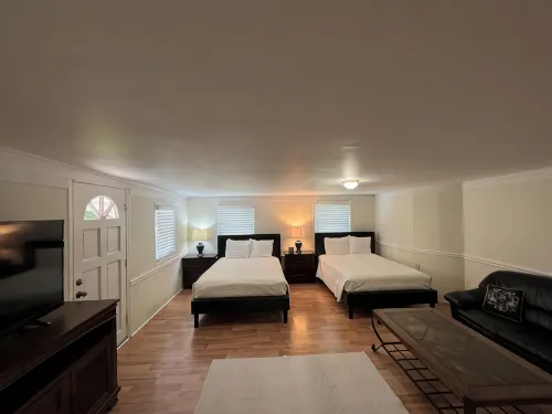 A cozy single family home located right in the center of Augusta! - 홈스테이