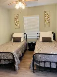 Remodeled home close to lake and walking trails - Wifi
