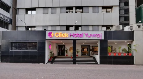 Click Hotel Yuvraj Surat (Formerly Known As Best Western Yuvraj Surat) - breakfast