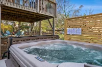 Charming Home in West Asheville - Hot tub/Deck/Firepit/Fenced Yard - 4-Star