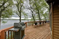Beautiful Lakeside Cabin on Long Lake - Chalets