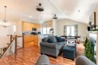 The Wild Rose ~ A Custom Glam Cottage with Theater! in Historic Old St Charles - Wi-Fi