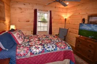 3 Bedroom, 2 Bath Cabin with a Private Creek, Fire Pit, WiFi - Alppimaja