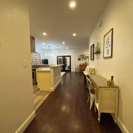 Walk to Main St, Game Room w/Arcade Cozy Cottage Sleeps 6