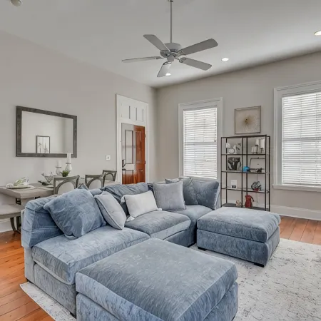 Stovall #4 | Stylish 1 bedroom with private free parking