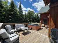 Sleeps 20! Minutes to Main St & Lakes HotTub PoolTable Pingpong FirePit AC - 4-Star