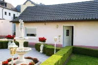 Central, quiet, vacation ambience, near Cologne Trade Fair & Mediterana - 2성급