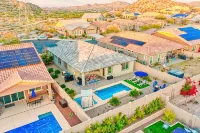 4Br Desert Retreat w/ Private Pool, Hiking Trails in Estrella Mountain Ranch - Dapur