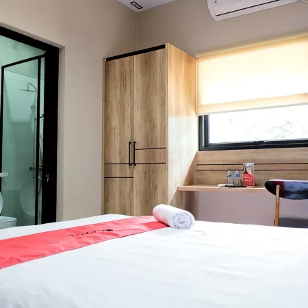 RedDoorz Near Trans Studio Mall Cibubur 3