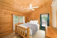Authentic up North Log Cabin with Modern Comforts - Chalets