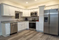 Waterfront Apartment - Downstairs Unit - Апартаменты