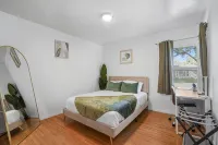 Pool - Game Room - FirePit - Free Parking - Sleeps 12 - Riverside Summer Getaway - Homestays