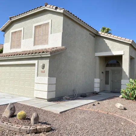 Cozy getaway home w/ POOL and GREAT location!