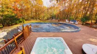 Pocono Escape with huge Pool HOT TUB,GAMEROOM,FIREPIT,near Camelback & Kalahari - maisons de vacances