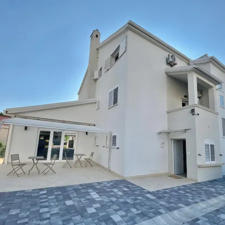 Apartments & Rooms Petra