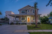 6 BR/6 Ba w/ Pool & Hot Tub, ample Parking, close to Beach & Downtown! - 4성급