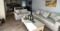 A cozy house that sleeps 10 just a few blocks from the beach - Wifi