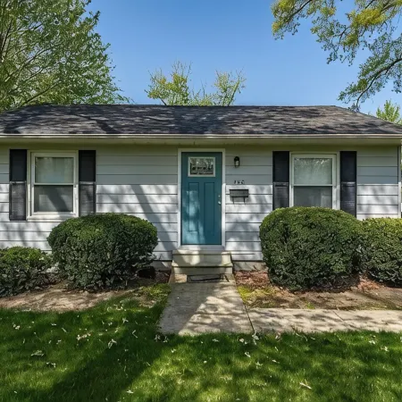 Avon Lake Updated 2 Bedroom Cottage near Lake Erie on Very Quite Wooded Street