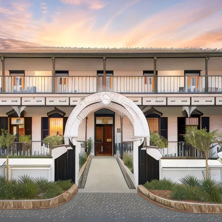 Swartberg Hotel, Cork Tree Collection