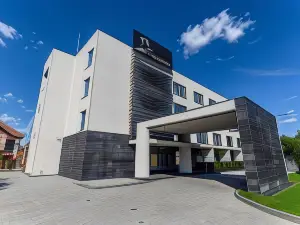 B the Hotel