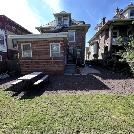 The Blue backyard studio suite!!  Convenience and practicality in one place!!