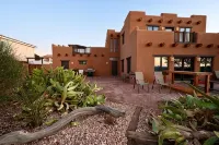 Santa Fe Style Custom Home - Hot Tub, Gorgeous View at Desert Edge! - 발코니