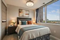 Modern Two Bedroom Apartment with City Views - 레지던스