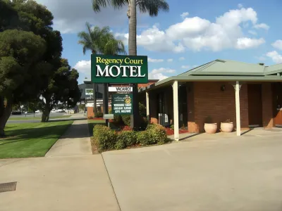 Regency Court Motel Hotel di 