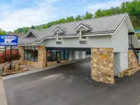 Gatlinburg Mountain Inn Hotels near Ripley's Aquarium of the Smokies