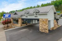 Gatlinburg Mountain Inn Hotels near Alewine Pottery