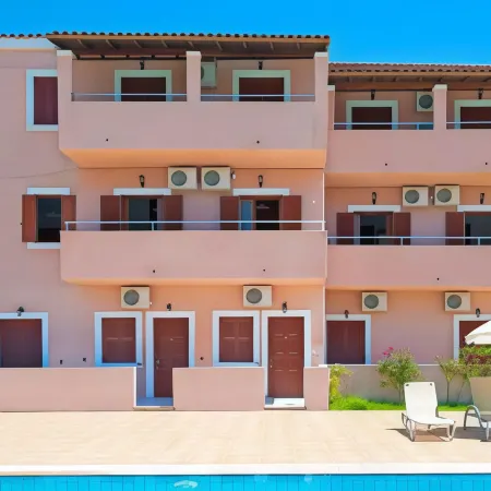 Alexis Pool Apartments