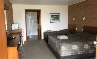 Quays Motel San Remo