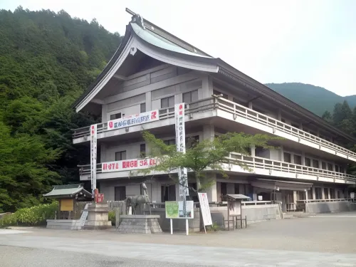Ishizuchi Jinja Kaikan Hotel di Saijo