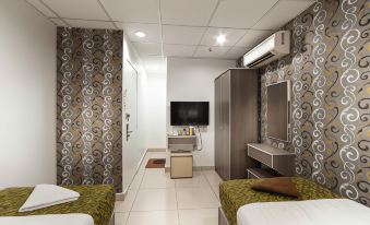 Lacomme Inn