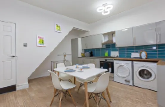 Townhouse Plus @ 40 West St