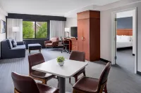 Courtyard Manchester-Boston Regional Airport Hotels near Stark Brewing Company