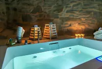Cortona Resort & Spa - Hot Tub