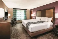 La Quinta Inn & Suites by Wyndham Sturbridge Hotels in der Nähe von Wells State Park