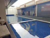 Myko Hotel & Convention Center Makassar - مسبح