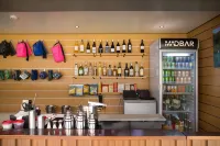 Meridian Adventure Marina Club & Resort - Bares