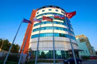 Grand Hotel Victory Hotels near Oblastnoy Metodicheskiy Tsentr Nm I Kd Deyatel'nosti "Druzhba"