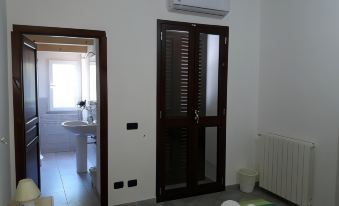 Room in Guest Room - Super Comfort Room in Sardinia - Italy