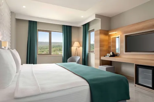 Ramada Resort by Wyndham Kizkalesi فنادق في Ayas Mahallesi
