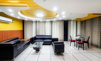 Fabhotel 17 Suites