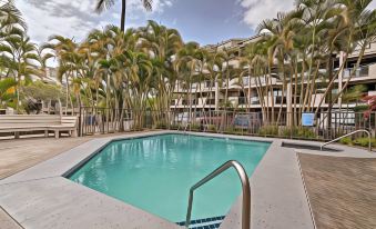 Kailua-Kona Condo with Lanai, Walk to Beach and Pier!