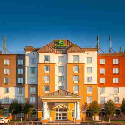 Holiday Inn Express & Suites Clarington - Bowmanville Hotel Exterior