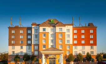 Holiday Inn Express & Suites Clarington - Bowmanville