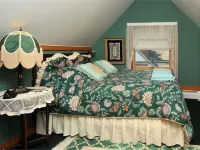 Victorian Loft Bed and Breakfast Hotels in Lawrence Township