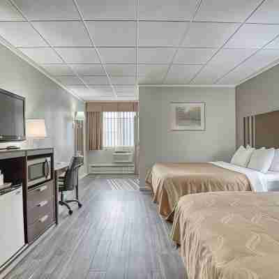 Quality Inn & Suites Downtown Rooms