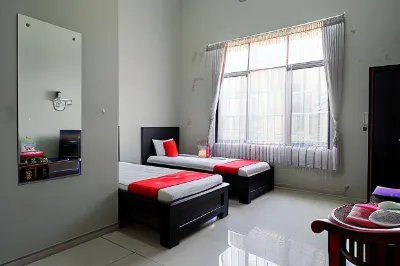 RedDoorz Syariah near Menara Kudus Hotel dekat Taman 1000 Merpati Kudus